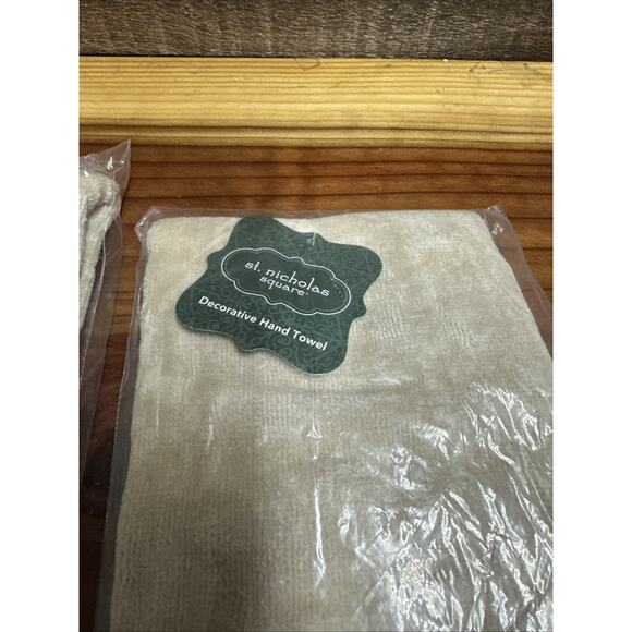 NWT St. Nicholas Square Hand Towel Happy Holidays Cactus Lights Set Of 2 - Picture 3 of 3